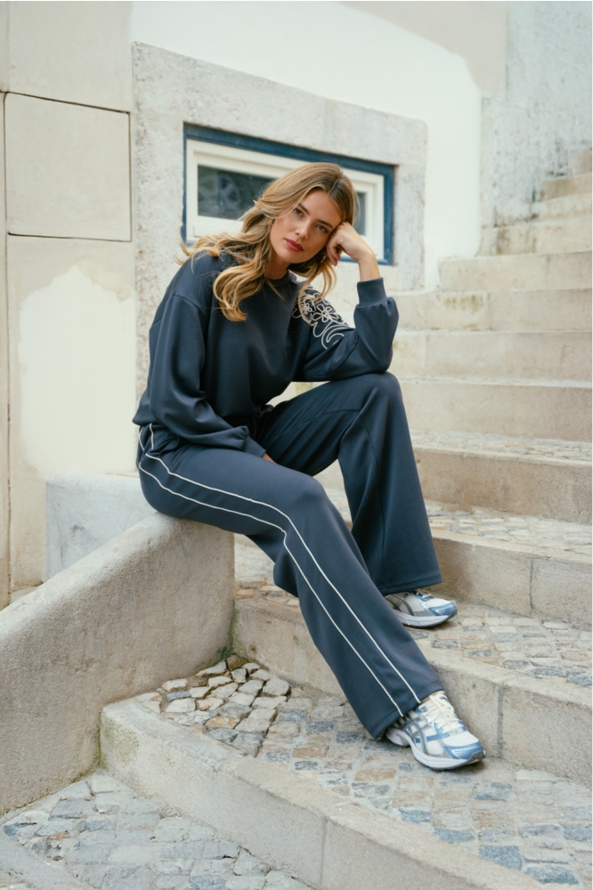 C&S The Label blauwe dames sweater | Sfeerbeeld, In situatie