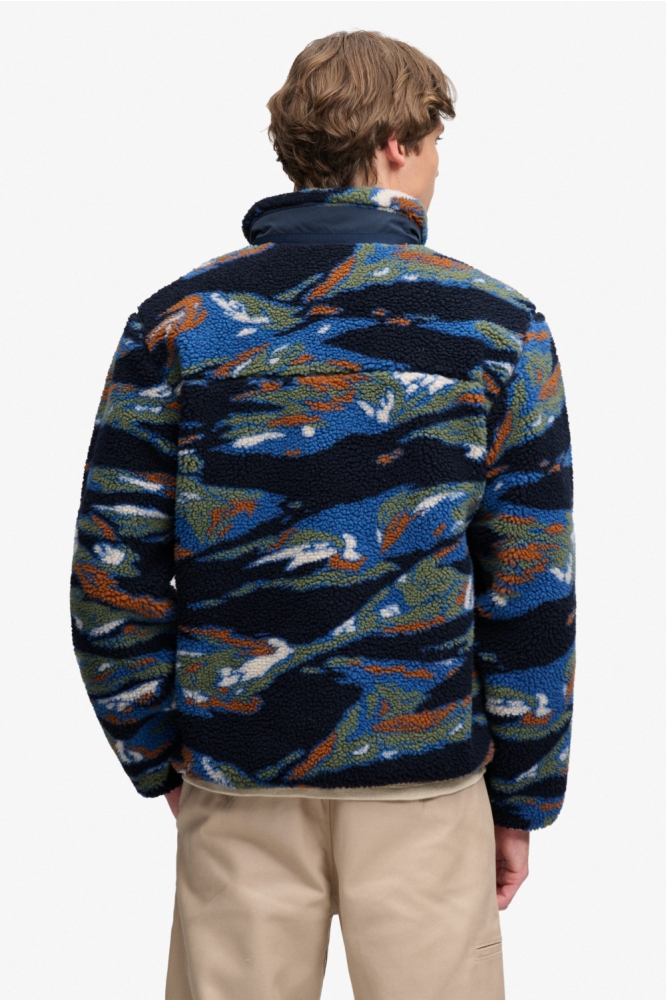 Superdry blauwe heren jas | Model achteraanzicht