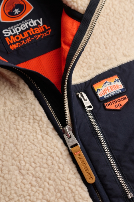 Superdry beige heren vest | Close up