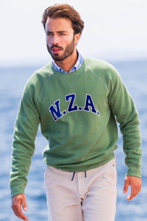 NZA groene heren sweater | Sfeerbeeld, In situatie