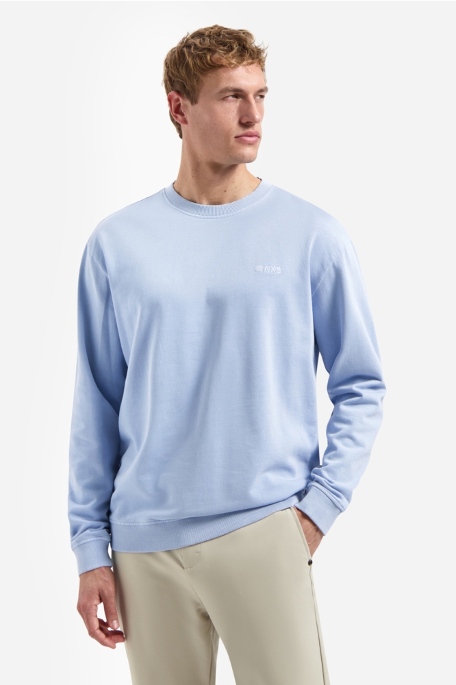 NO-EXCESS blauwe heren sweater | Model vooraanzicht