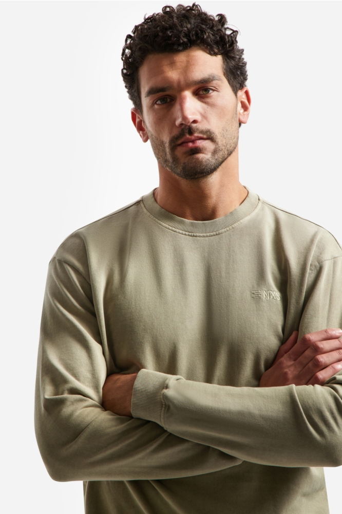 NO-EXCESS taupe heren sweater | Close up