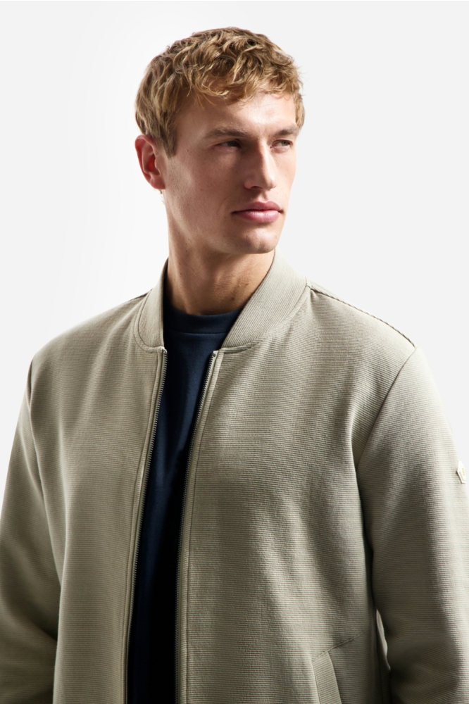 NO-EXCESS taupe heren vest | Close up