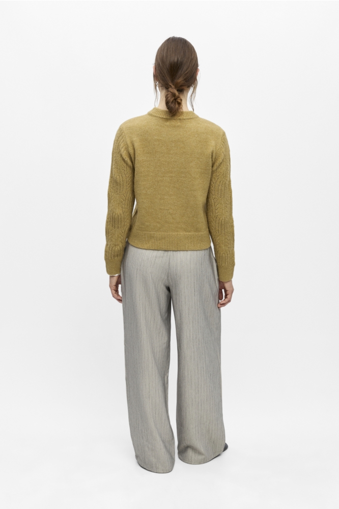Object groene dames trui | Model achteraanzicht
