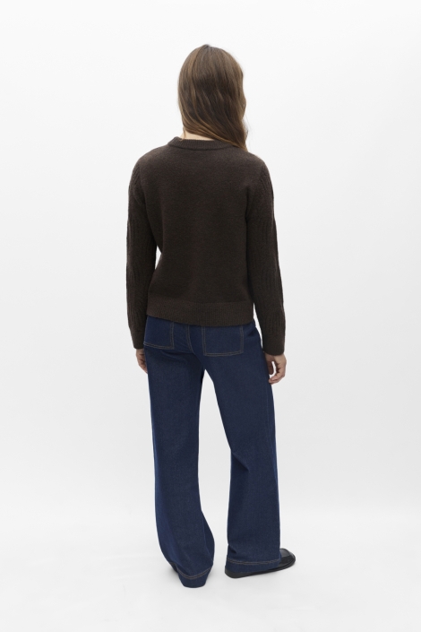 Object bruine dames trui | Model achteraanzicht