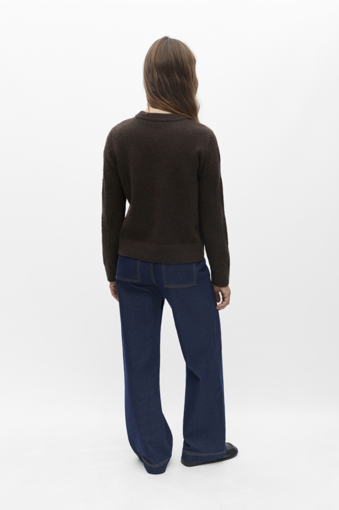 Object bruine dames trui | Model achteraanzicht