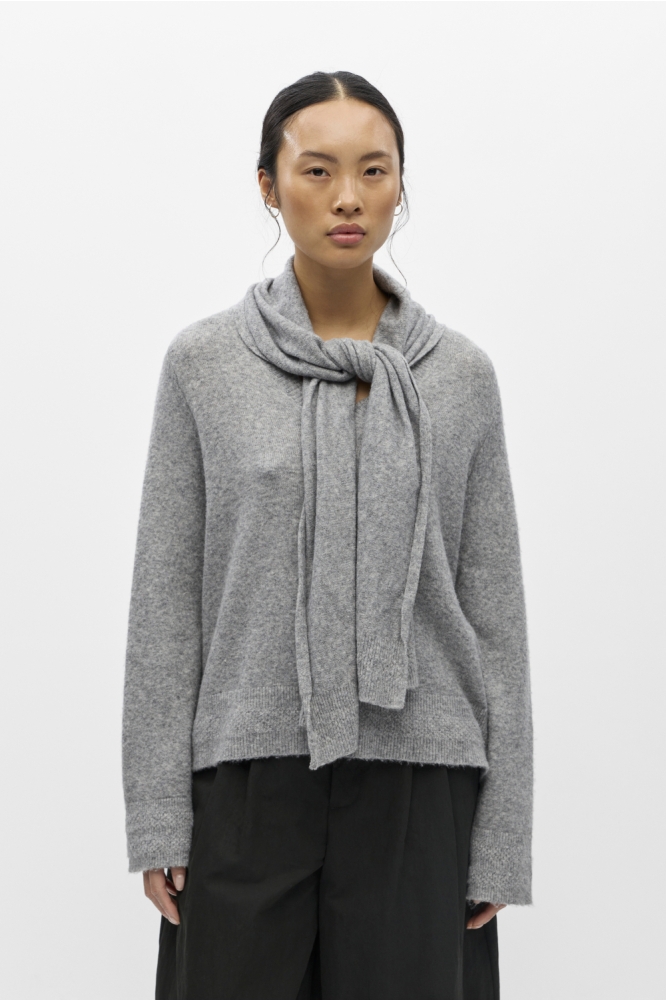 Object grijze dames trui | Model vooraanzicht