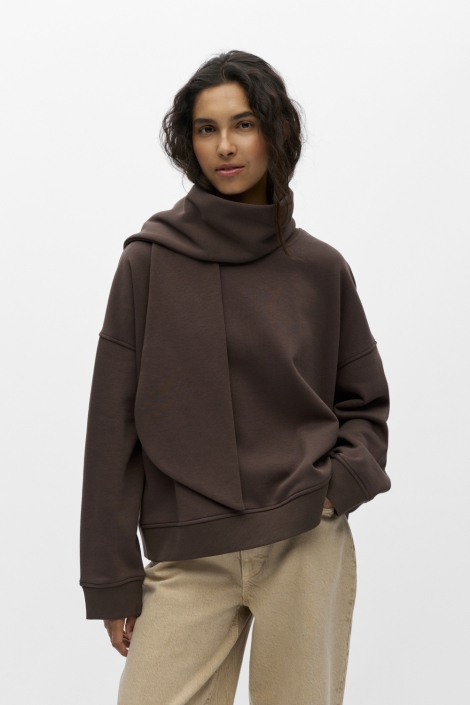 Object bruine dames sweater | Model vooraanzicht