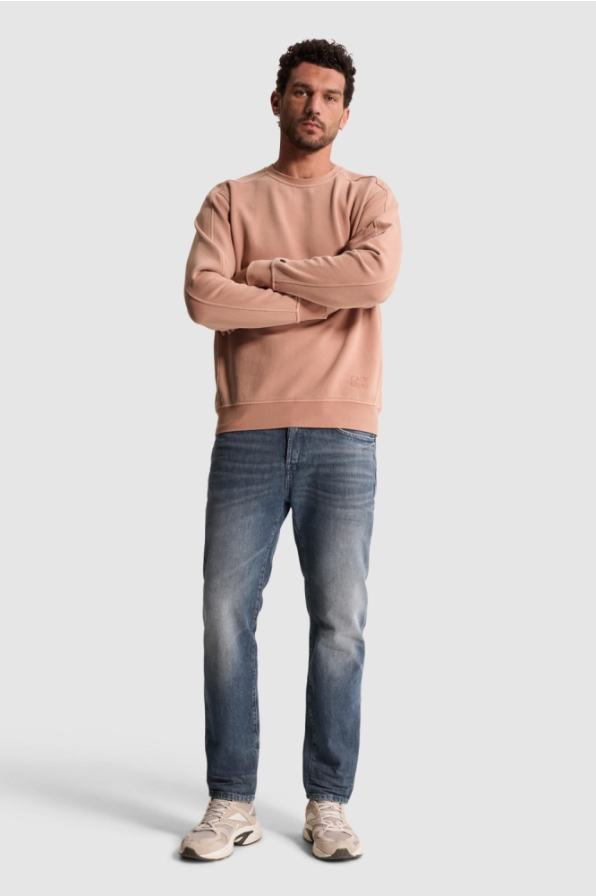 Cast Iron oranje heren sweater | Model