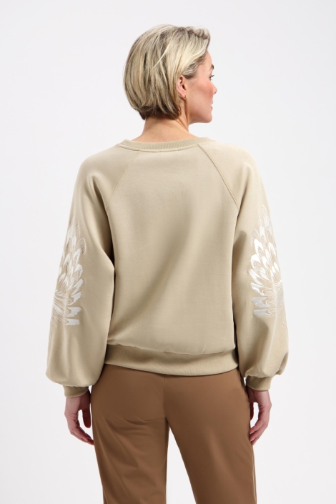 Lady Day beige dames sweater | Model achteraanzicht