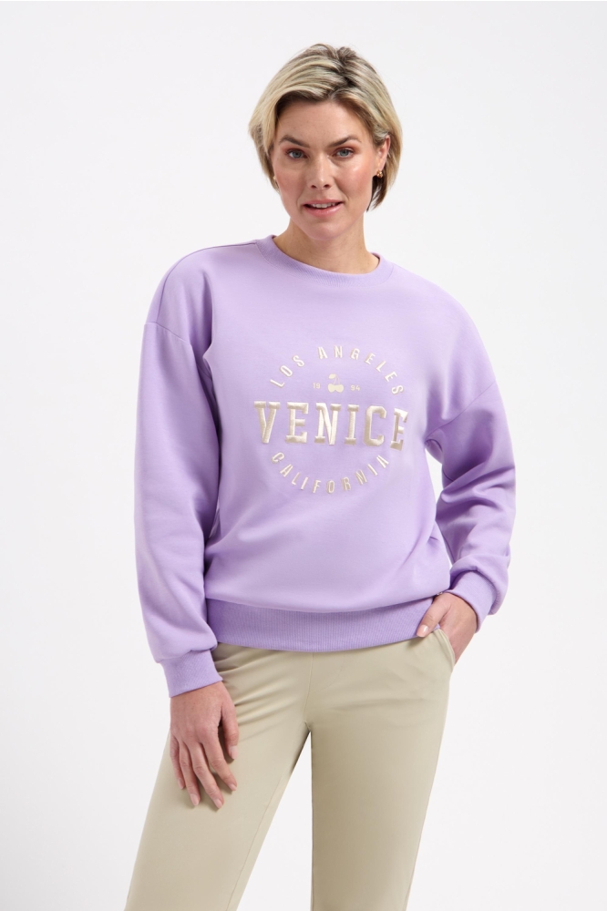 Lady Day paarse dames sweater | Model vooraanzicht