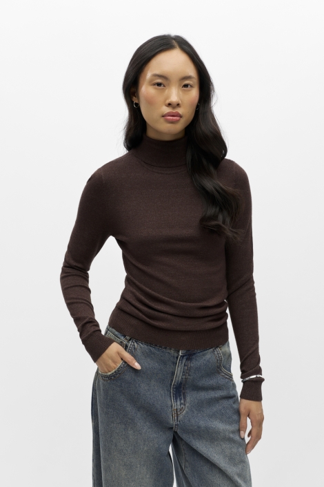 Object bruine dames trui | Model vooraanzicht