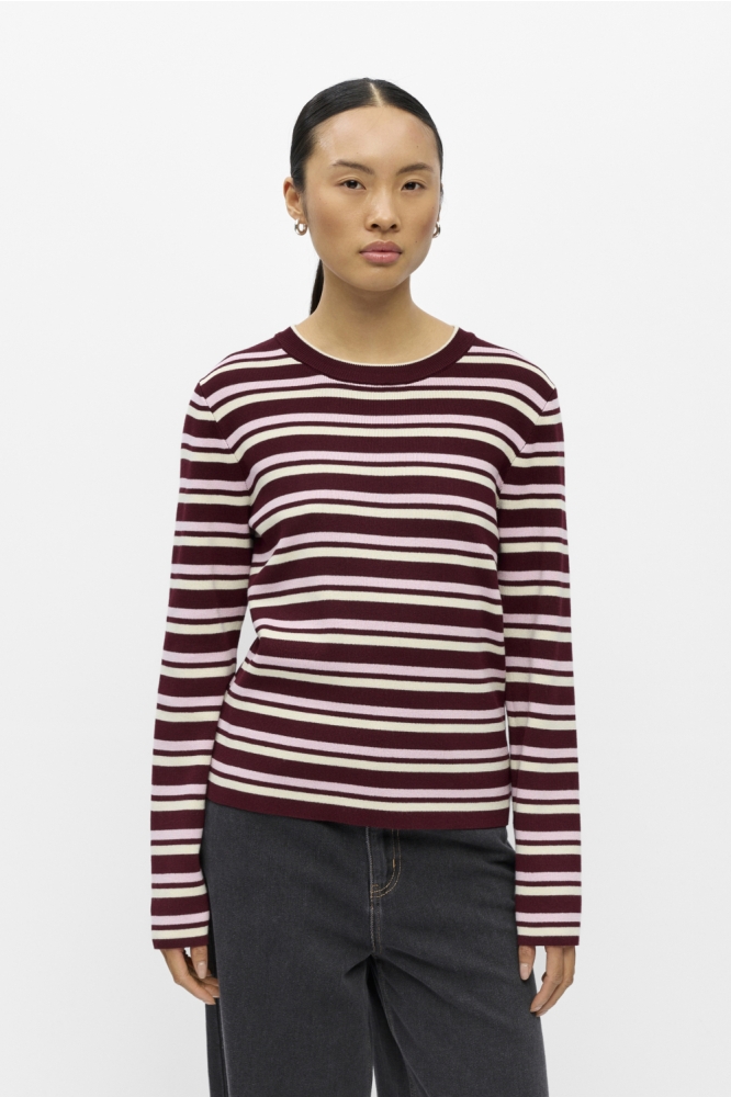 Object bordeaux dames trui | Model vooraanzicht