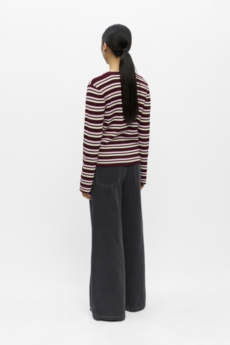 Object bordeaux dames trui | Model achteraanzicht