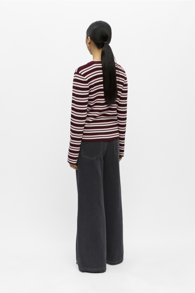 Object bordeaux dames trui | Model achteraanzicht