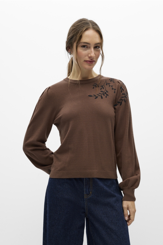 Object bruine dames trui | Model vooraanzicht