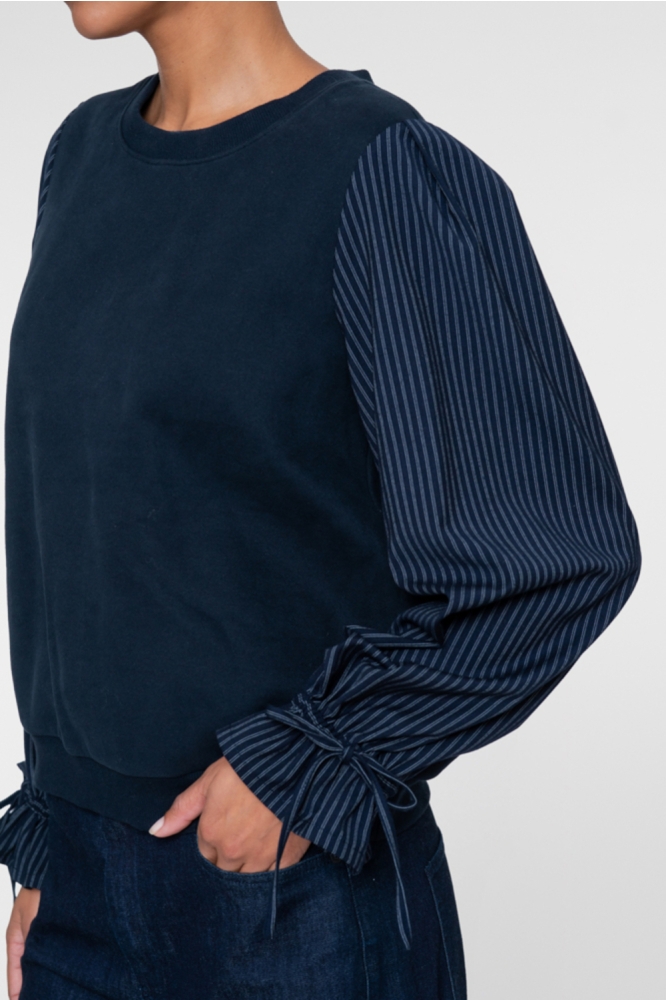 Geisha blauwe dames sweater | Model zijaanzicht