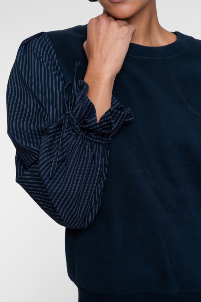 Geisha blauwe dames sweater | Close up
