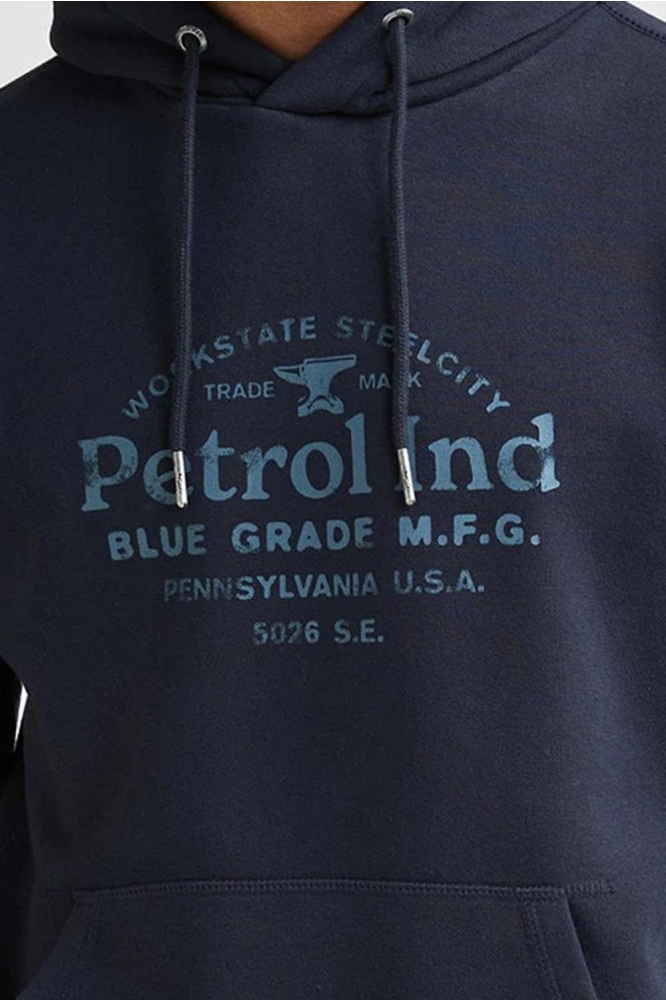 Petrol Industries blauwe heren sweater | Close up