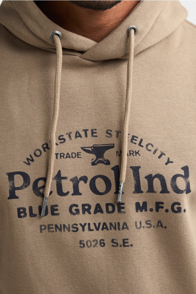 Petrol Industries camel heren sweater | Close up