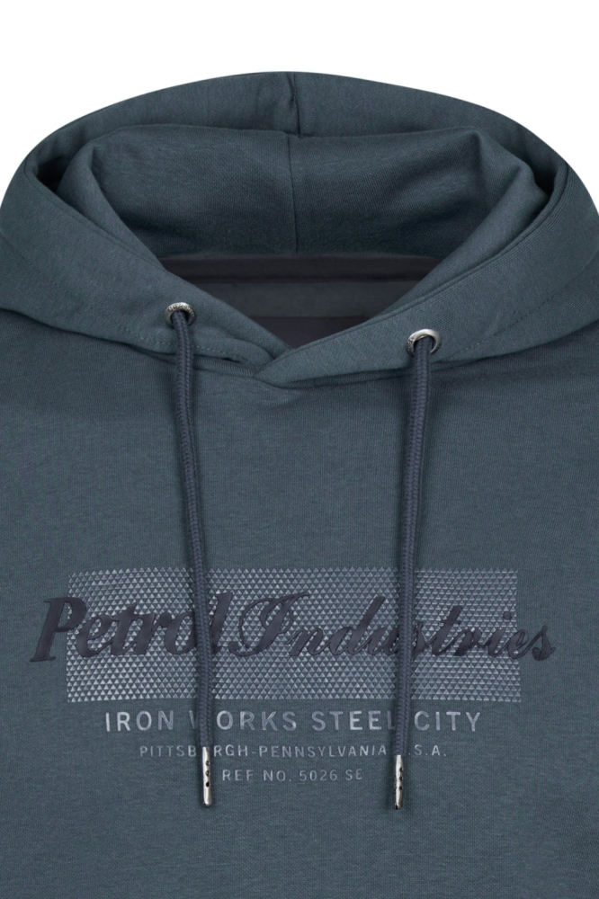 Petrol Industries blauwe heren sweater | Close up