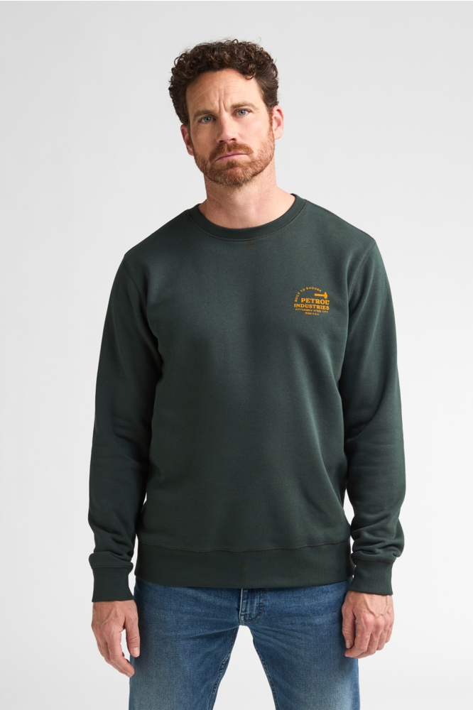 Petrol Industries groene heren sweater | Model vooraanzicht