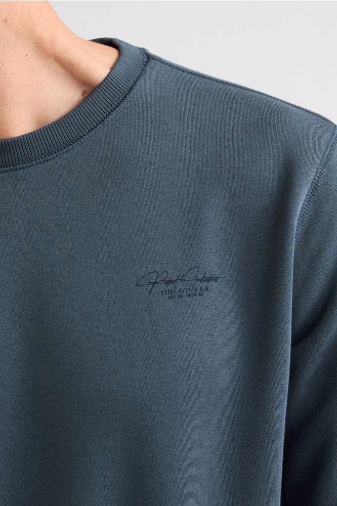 Petrol Industries blauwe heren sweater | Close up