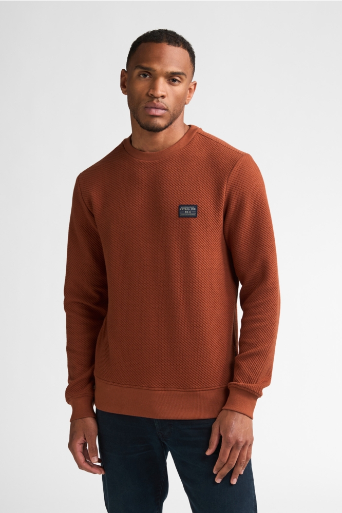 Petrol Industries koperen heren sweater | Model vooraanzicht