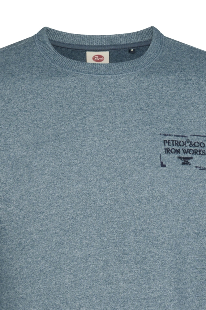 Petrol Industries blauwe heren sweater | Close up