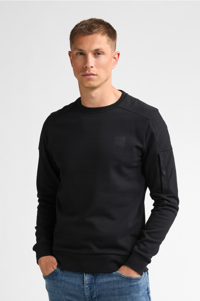 Petrol Industries zwarte heren sweater | Model vooraanzicht
