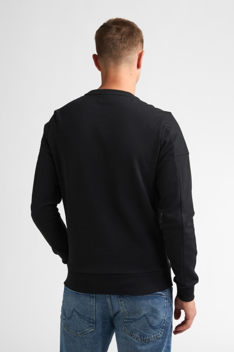 Petrol Industries zwarte heren sweater | Model achteraanzicht