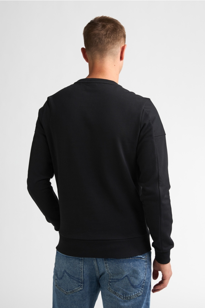 Petrol Industries zwarte heren sweater | Model achteraanzicht