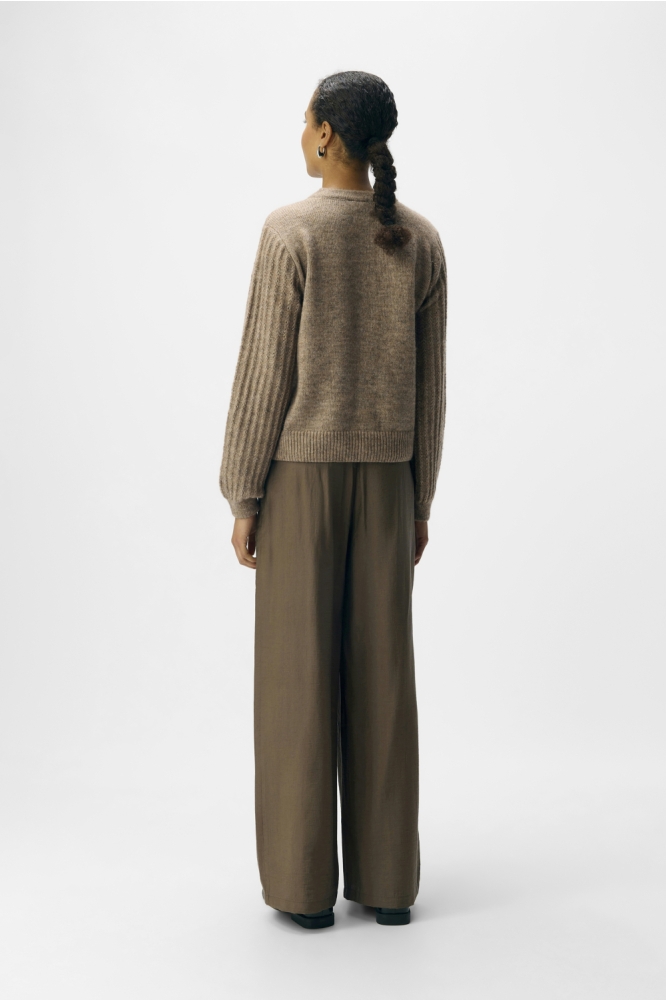 Object taupe dames vest | Model