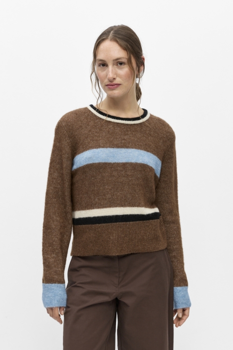 Object bruine dames trui | Model vooraanzicht