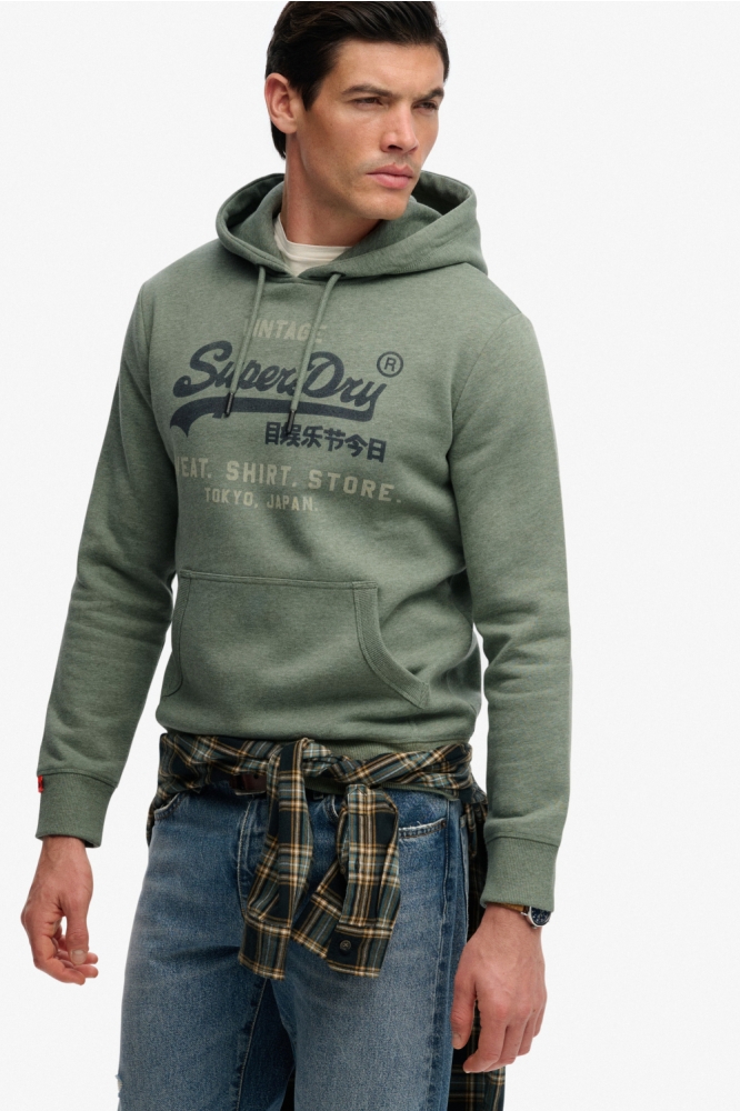 Superdry groene heren sweater | Model vooraanzicht