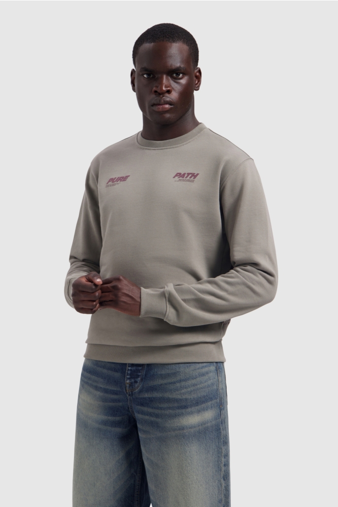 Pure Path taupe heren sweater | Model vooraanzicht