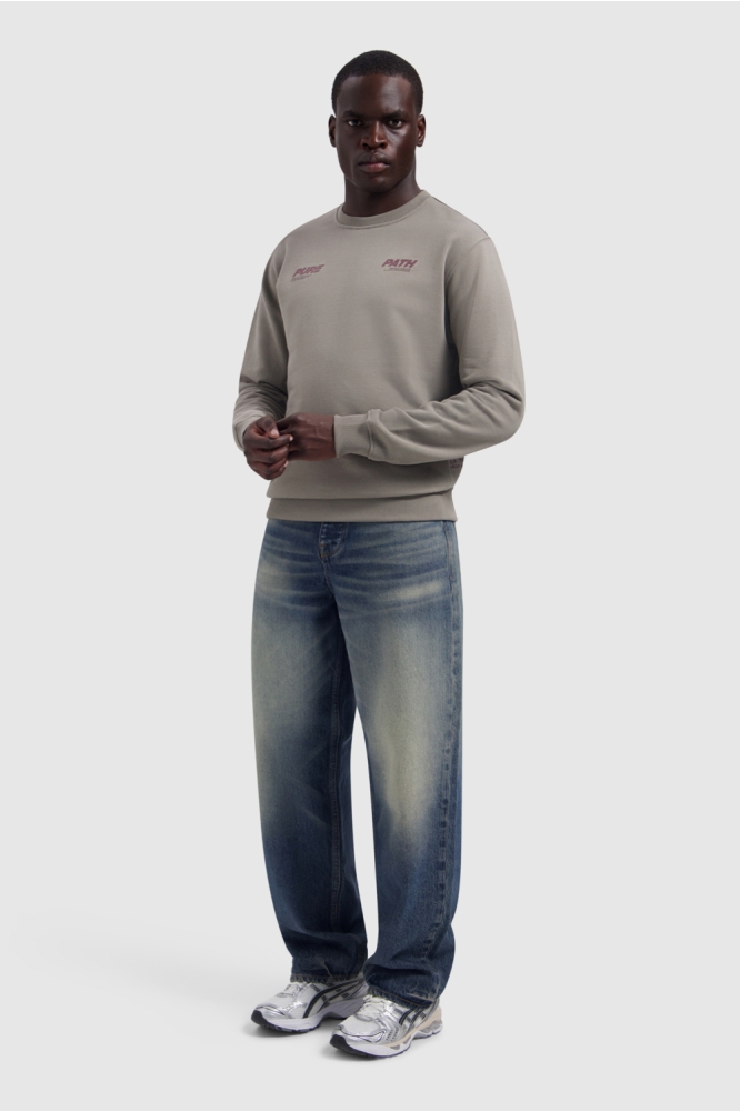 Pure Path taupe heren sweater | Model