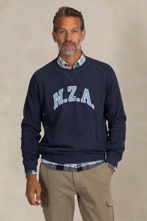 NZA blauwe heren sweater | Model vooraanzicht
