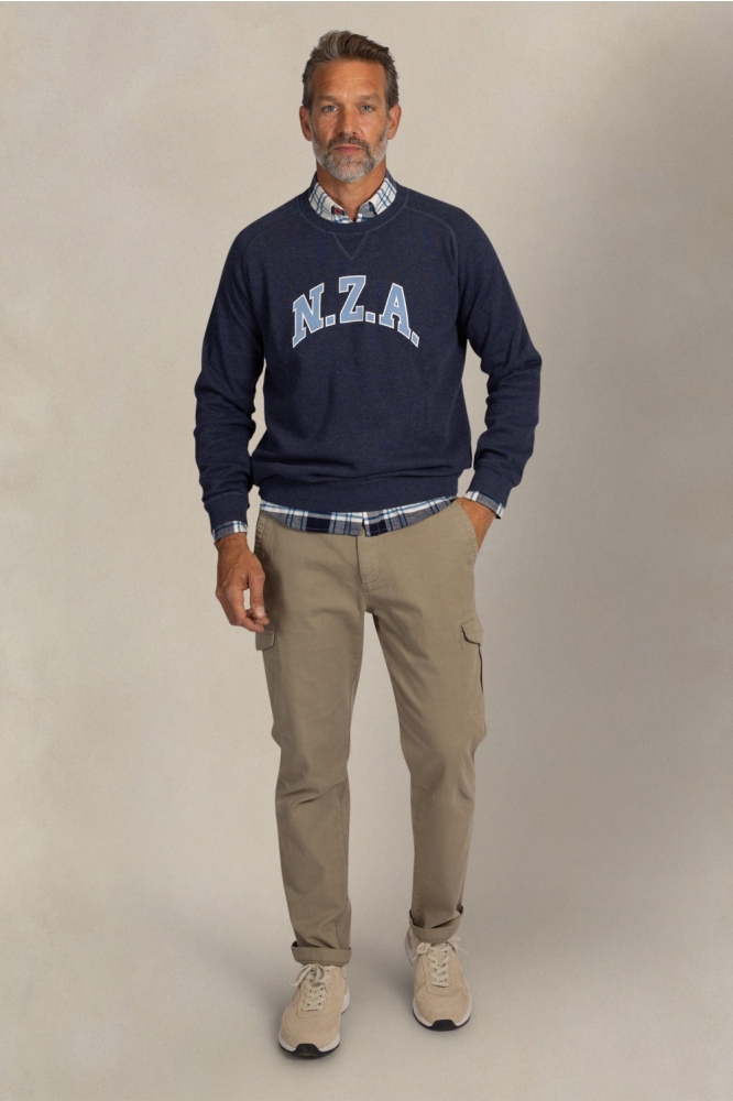 NZA blauwe heren sweater | Model