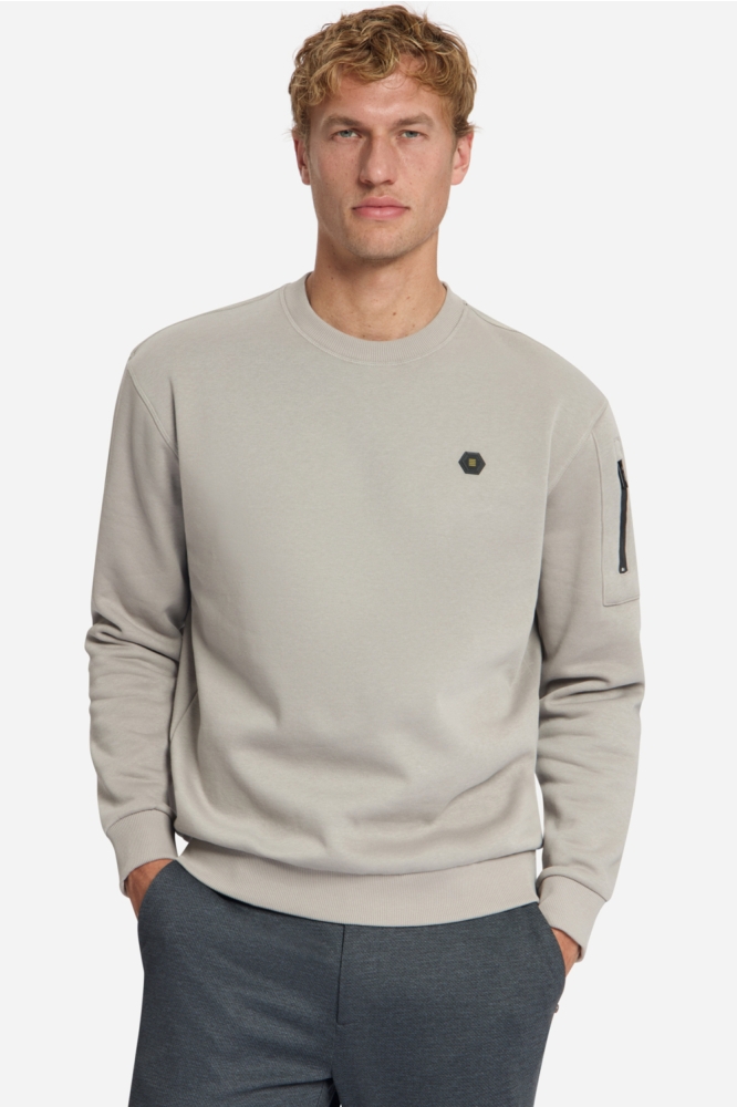 NO-EXCESS grijze heren sweater | Model vooraanzicht