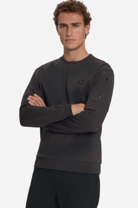 NO-EXCESS bruine heren sweater | Model vooraanzicht