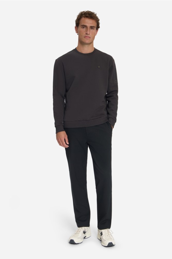 NO-EXCESS bruine heren sweater | Model