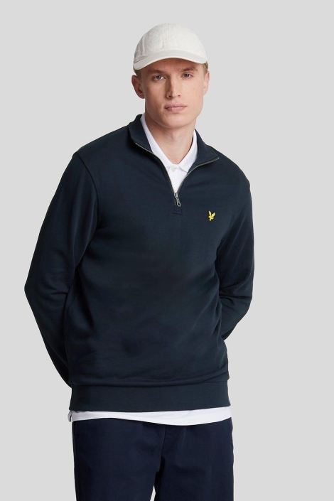 Lyle & Scott blauwe heren sweater | Model vooraanzicht