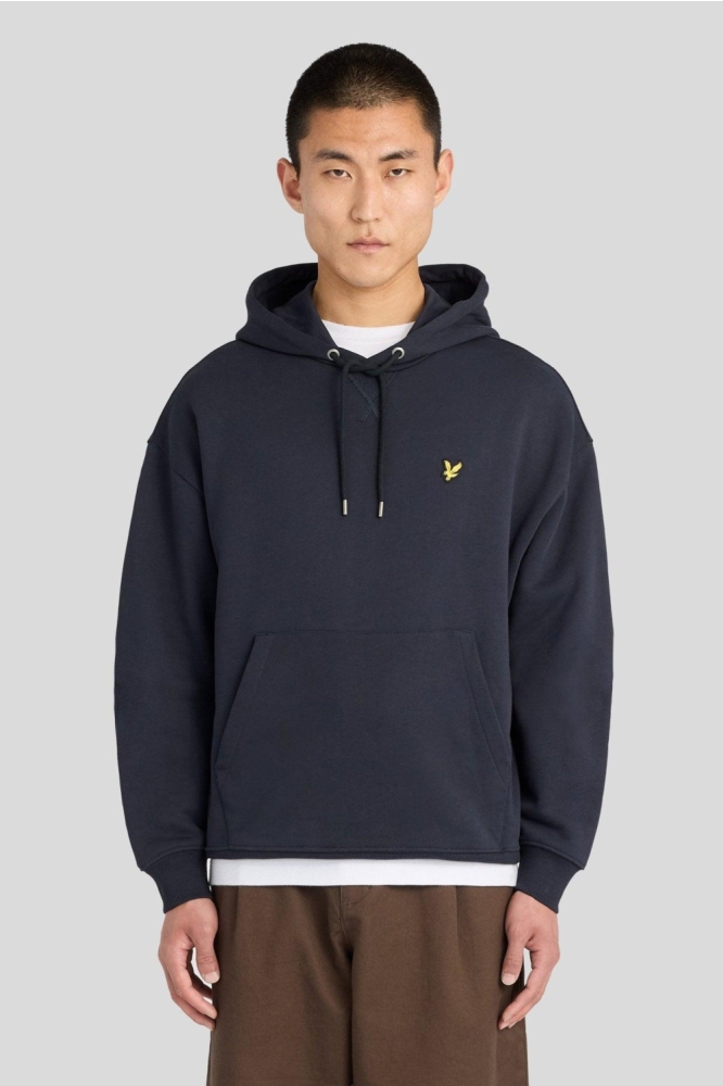 Lyle & Scott blauwe heren trui | Model vooraanzicht