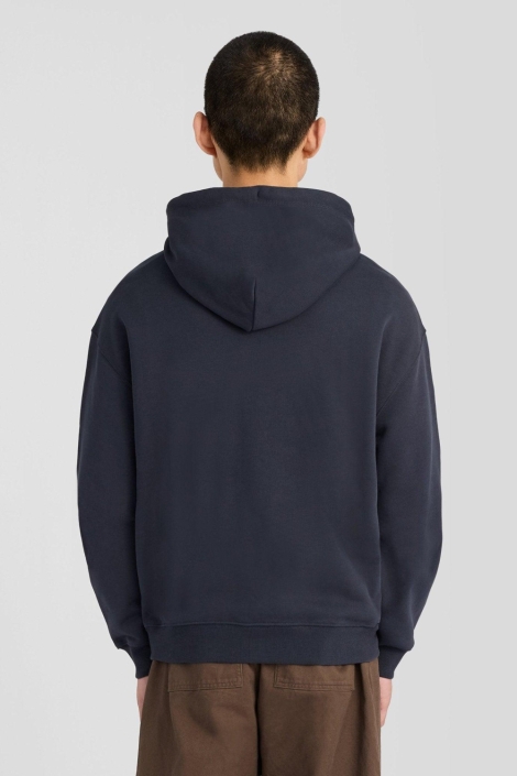Lyle & Scott blauwe heren trui | Model achteraanzicht