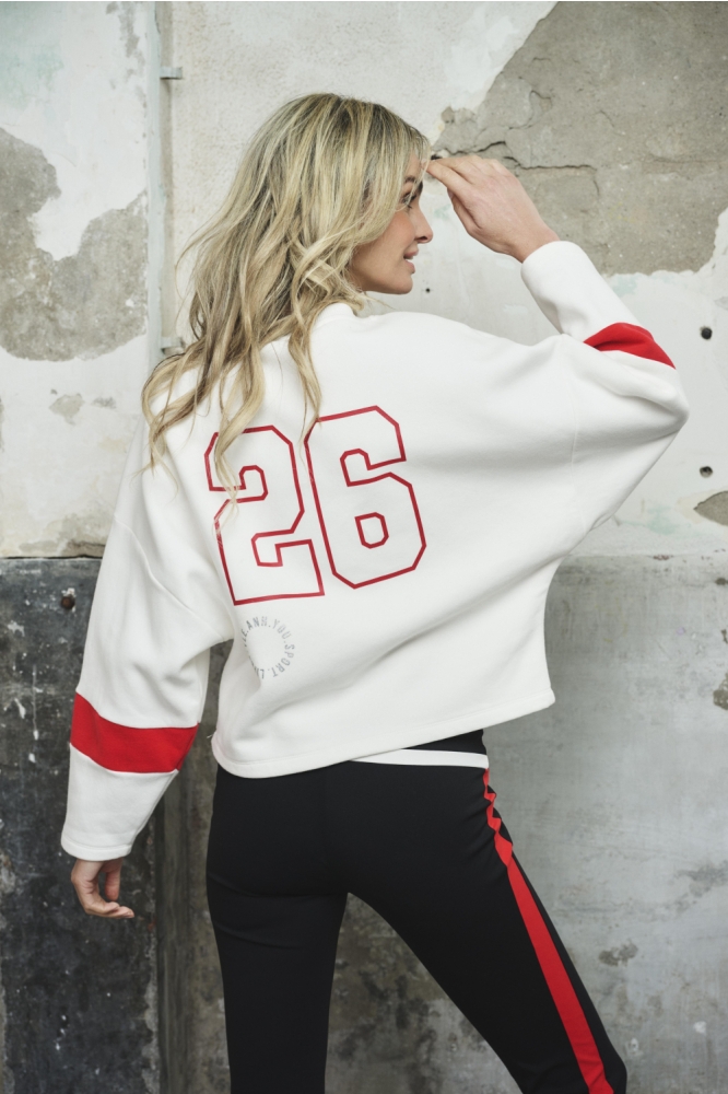 Ann&You witte dames sweater | Model achteraanzicht