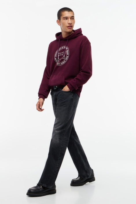 Tommy Jeans bordeaux heren sweater | Model