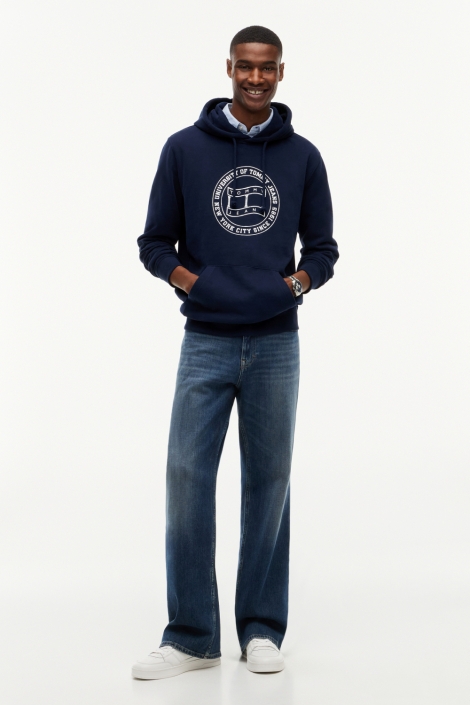 Tommy Jeans blauwe heren sweater | Model