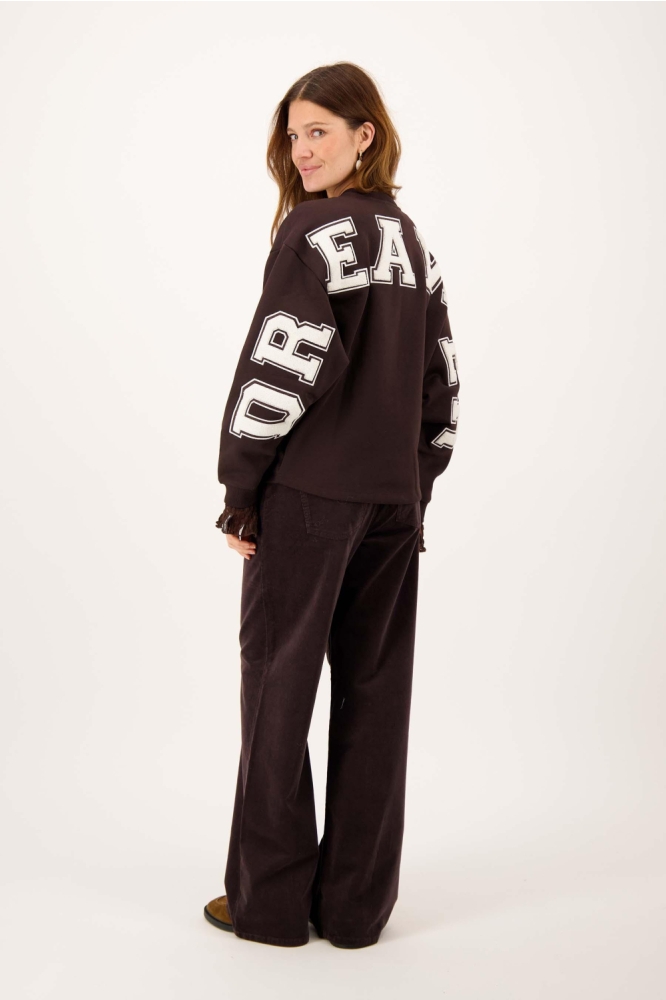 Zusss bruine dames sweater | Model achteraanzicht