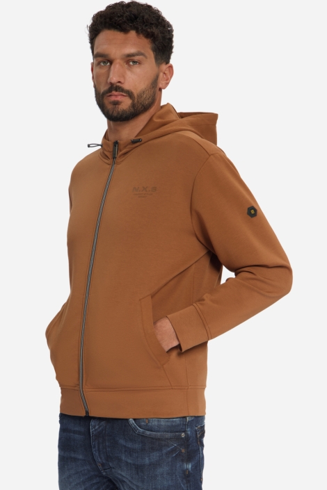NO-EXCESS camel heren vest | Model zijaanzicht